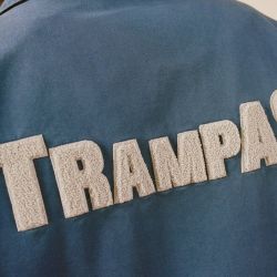La Capsule Collection SS21 di Trampas: Ispirato al design originale delle calzature casual di Karhu Il marchio finlandese di calzature Karhu è ricco di eredità atletica e design innovativo, utilizzando la sua storia sportiva e il suo archivio per creare un'offerta di calzature casual classiche che è sinonimo di competenza, qualità e artigianato.