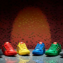 Adidas Originals ZX8000 x LEGO Dopo essersi incontrati per la prima volta durante la storica A-ZX, questa stagione adidas Originals e il LEGO Group presentano la collezione ZX 8000 Bricks.