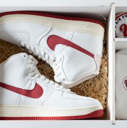 Nike Air Force 1 Strapless Special Pack Strapless è un progetto che ha l'obiettivo di celebrare tutta la Community femminile di Sneaker